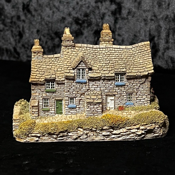 Lilliput Lane | Puffin Row | England Collection - Picture 9 of 16